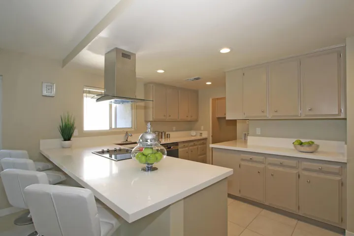 02 OPEN KITCHEN
