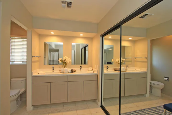 41 MASTER BATH
