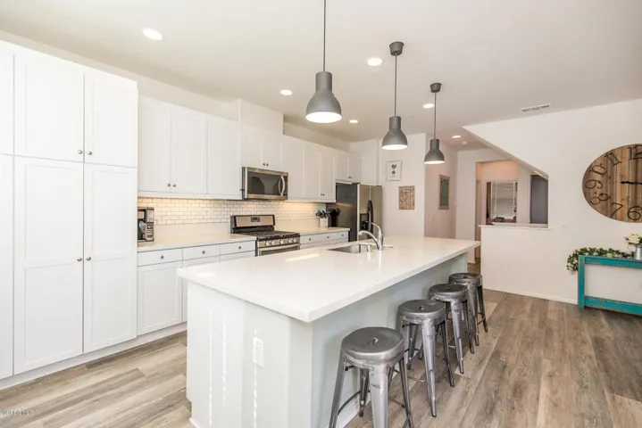 22126 Barrington Way Santa-large-020-019