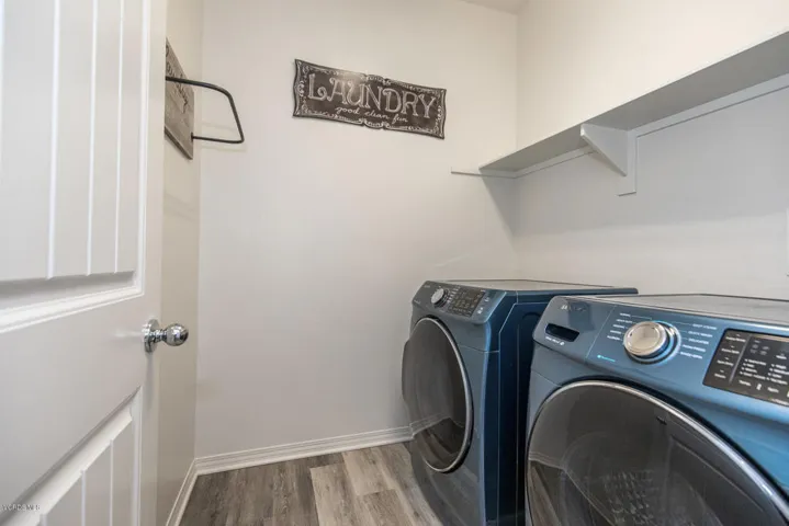 22126 Barrington Way Santa-large-028-024