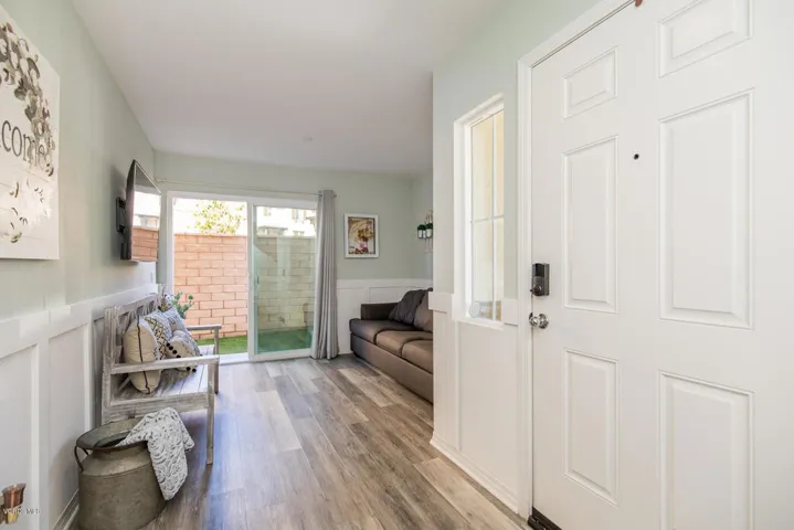 22126 Barrington Way Santa-large-006-004
