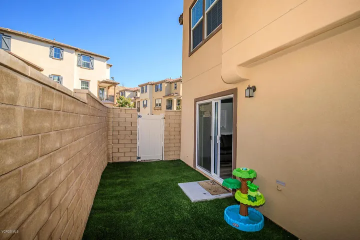 22126 Barrington Way Santa-large-039-039