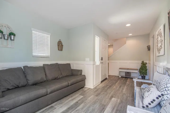 22126 Barrington Way Santa-large-004-005