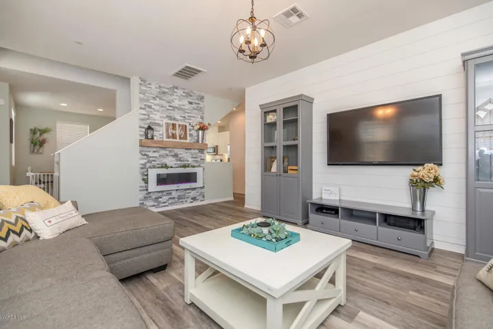 22126 Barrington Way Santa-large-014-018