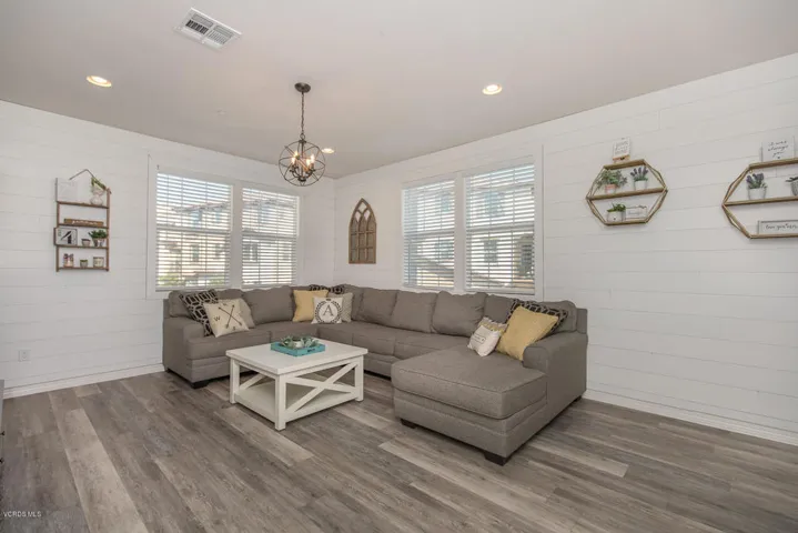 22126 Barrington Way Santa-large-011-008