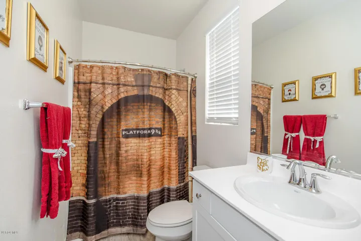 22126 Barrington Way Santa-large-026-025