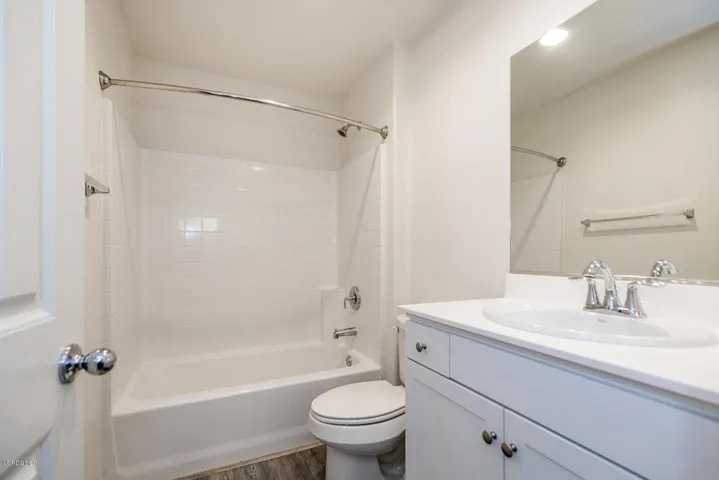 22126 Barrington Way Santa-large-036-029