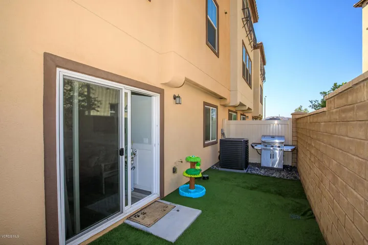 22126 Barrington Way Santa-large-038-040