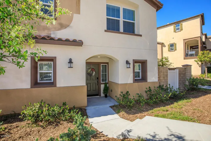 22126 Barrington Way Santa-large-001-002