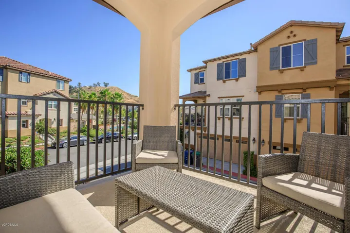 22126 Barrington Way Santa-large-008-011