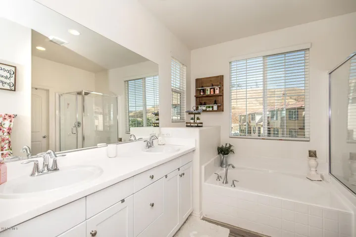 22126 Barrington Way Santa-large-032-033