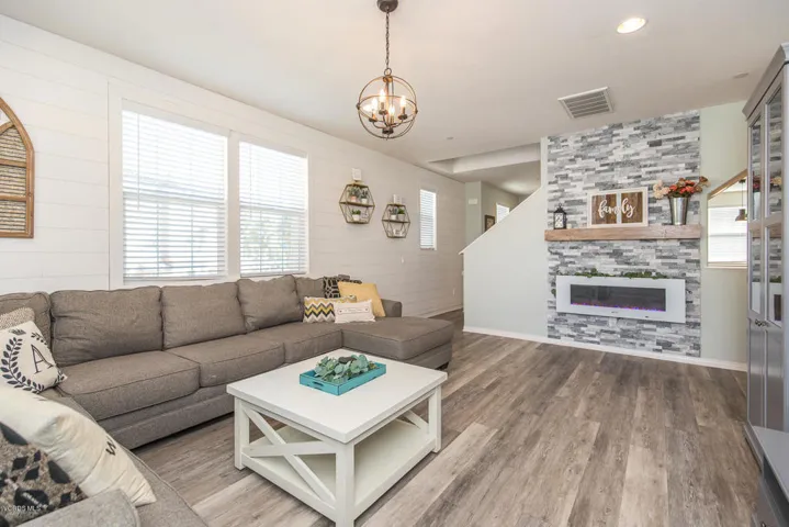 22126 Barrington Way Santa-large-013-012