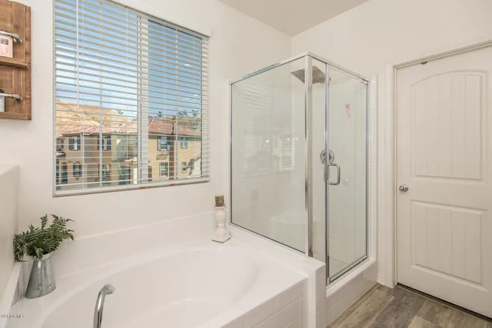 22126 Barrington Way Santa-large-033-031