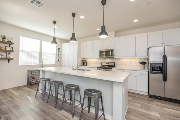 22126 Barrington Way Santa-large-019-010