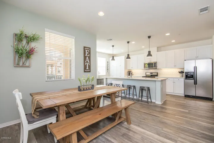 22126 Barrington Way Santa-large-018-015