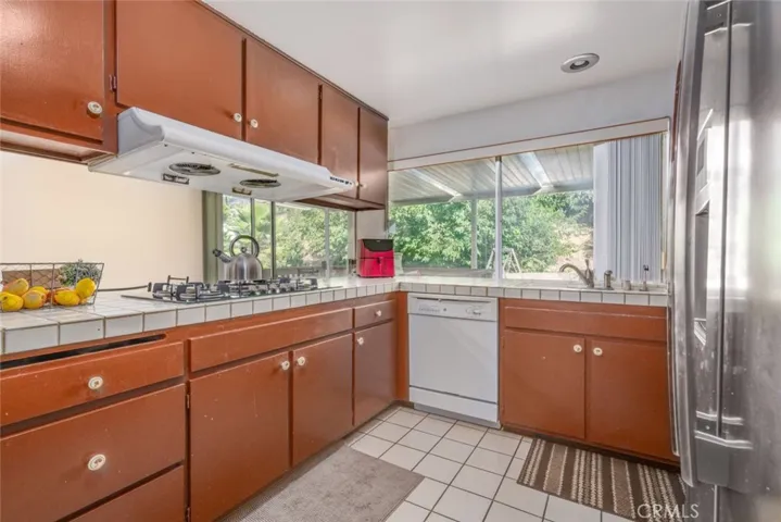 16184 Mesa Robles Drive, Hacienda Heights, California 91745