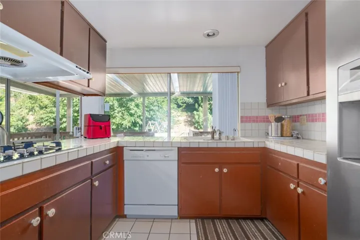 16184 Mesa Robles Drive, Hacienda Heights, California 91745