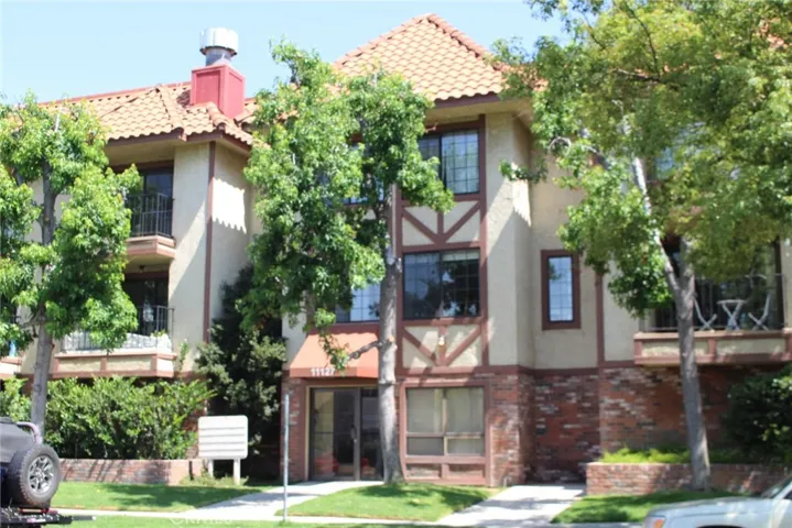 11127 La Maida Street 20, North Hollywood, California 91601