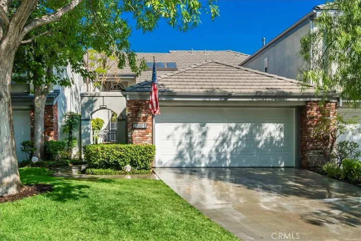 Welcome to your move-in ready home in the highly sought after Stratford Townhome Collection.