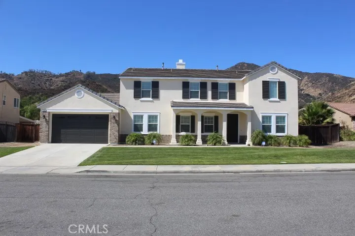 FRONT VIEW OF THIS BEAUTIFUL HOME