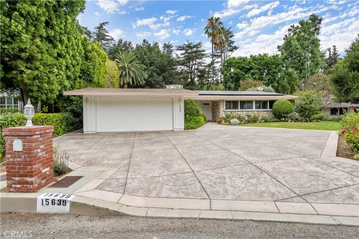 15639 Woodfield Place, Sherman Oaks, California 91403