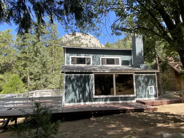 rear of home showing view