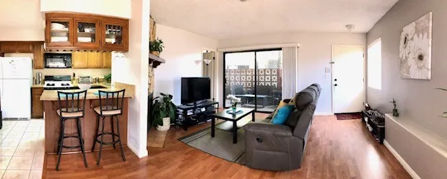 Kitchen, breakfast bar and living room