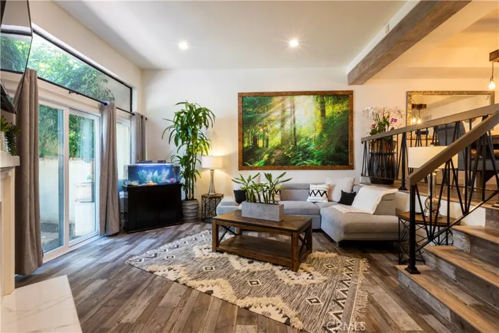 18755 Hatteras Street 16, Tarzana, California 91356