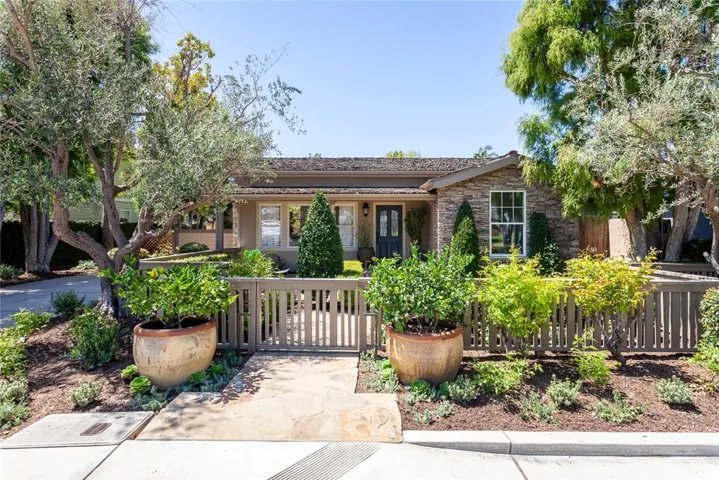 2143 Santa Ana Avenue, Costa Mesa, California 92627