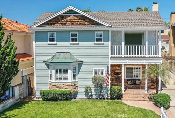 Main House: 5 bedroom, 4 baths. 2902 sq. Includes one downstairs bed/bath (2nd master/ mother-in-law/guest suite)