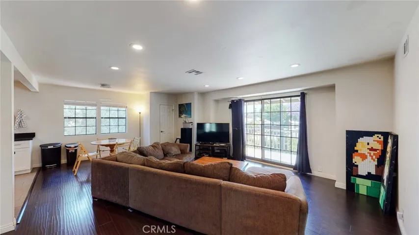 6530 Densmore Avenue 2, Lake Balboa, California 91406