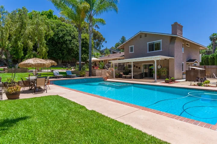 111 Stephanie Ln, Vista, California 92084