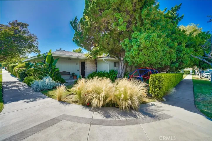 5501 Babcock Avenue, Valley Village, California 91607