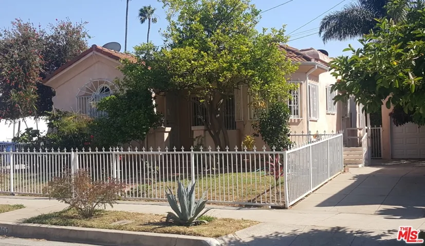 5260 San Vicente, Los Angeles, California 90019