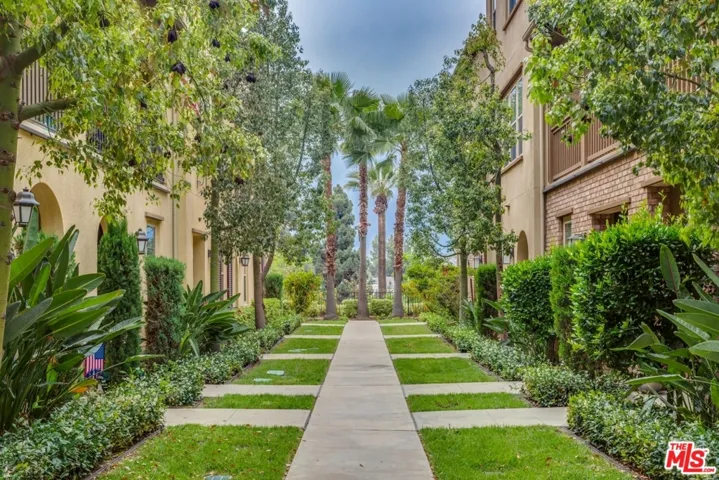 825 E Cassia Lane E, Azusa, California 91702