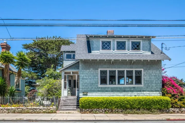 284 Central Avenue, Pacific Grove, California 93950