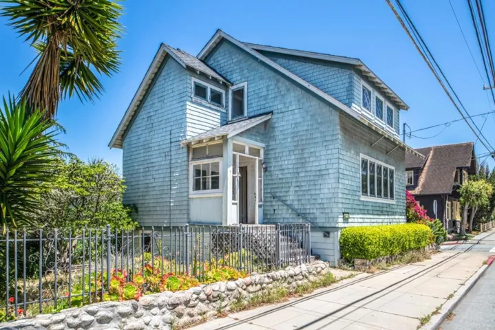 284 Central Avenue, Pacific Grove, California 93950