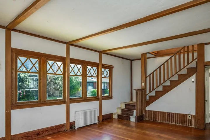 284 Central Avenue, Pacific Grove, California 93950