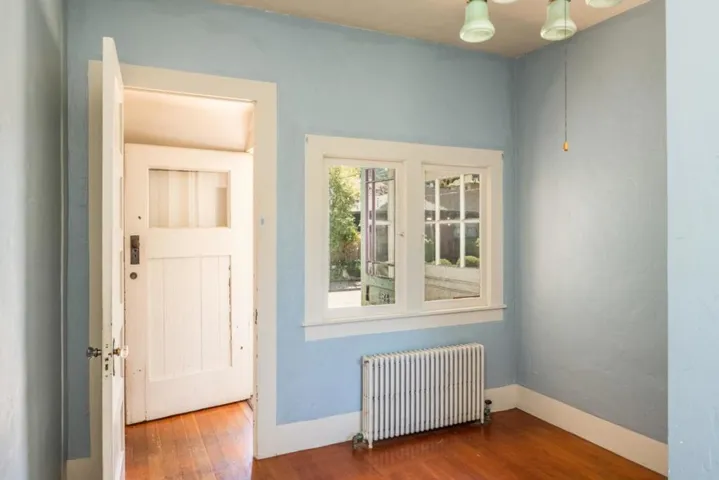 284 Central Avenue, Pacific Grove, California 93950