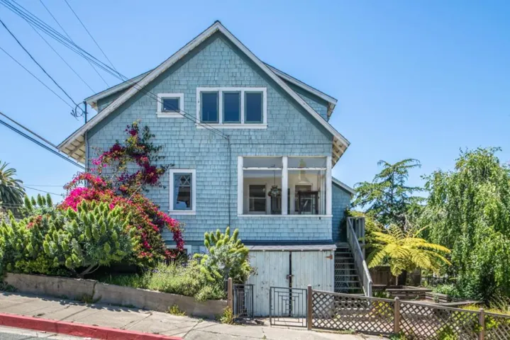 284 Central Avenue, Pacific Grove, California 93950