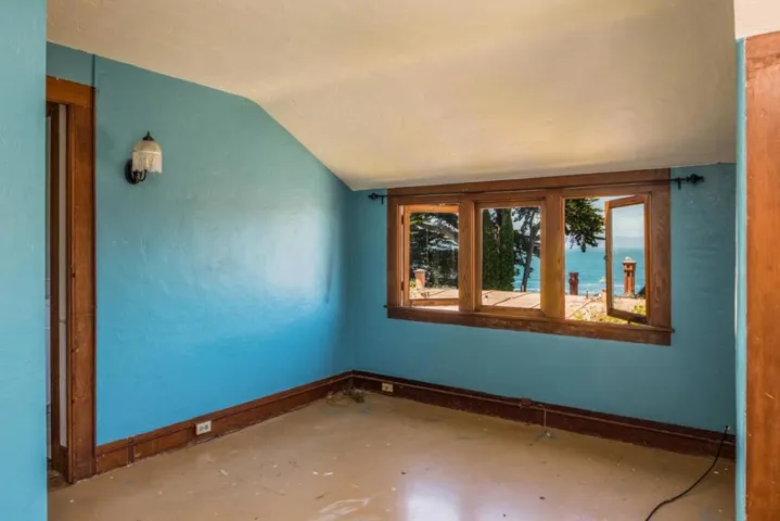 284 Central Avenue, Pacific Grove, California 93950