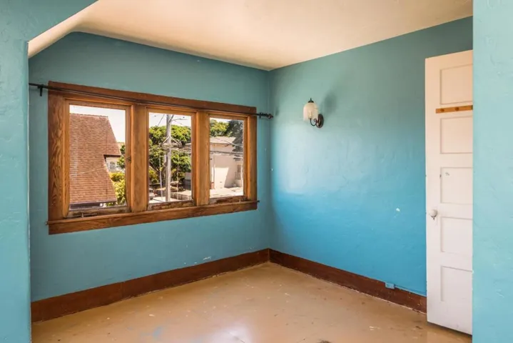 284 Central Avenue, Pacific Grove, California 93950