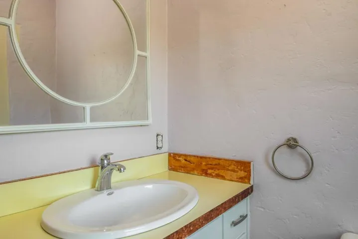 284 Central Avenue, Pacific Grove, California 93950