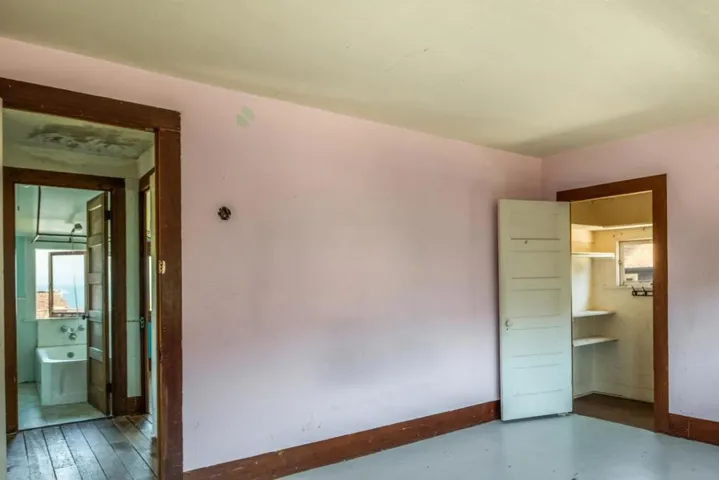 284 Central Avenue, Pacific Grove, California 93950