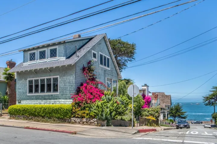284 Central Avenue, Pacific Grove, California 93950