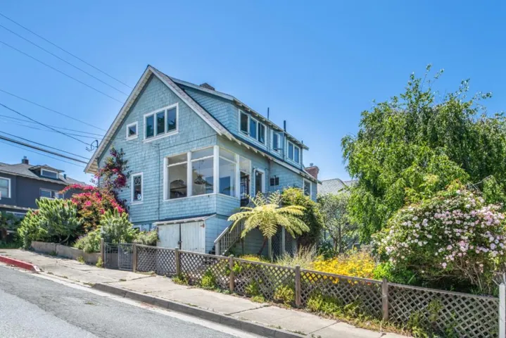 284 Central Avenue, Pacific Grove, California 93950