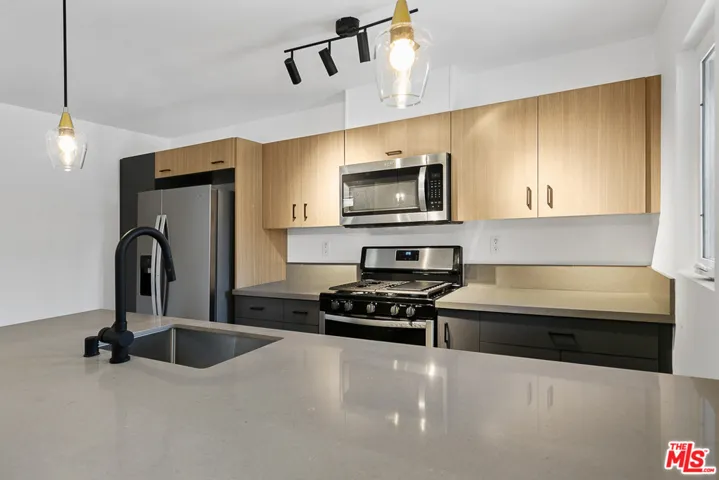 2918 Hauser Boulevard 3, Los Angeles, California 90016