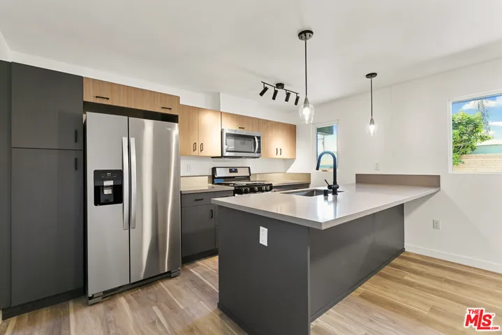 2918 Hauser Boulevard 3, Los Angeles, California 90016