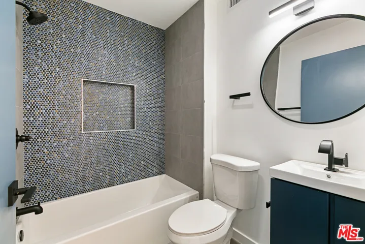 2918 Hauser Boulevard 3, Los Angeles, California 90016