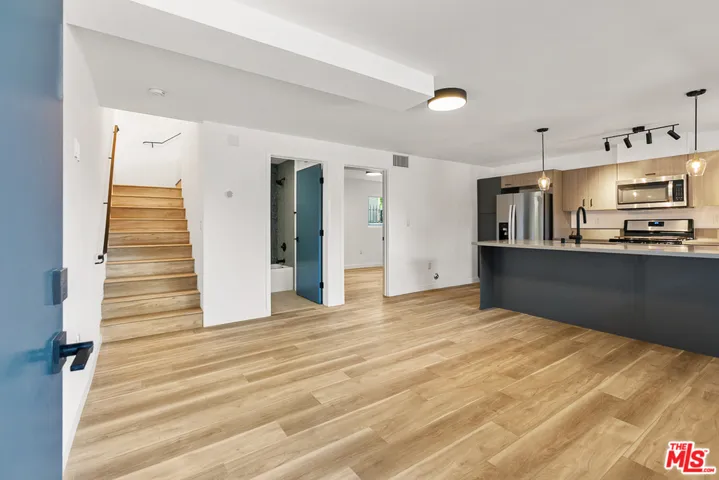 2918 Hauser Boulevard 3, Los Angeles, California 90016